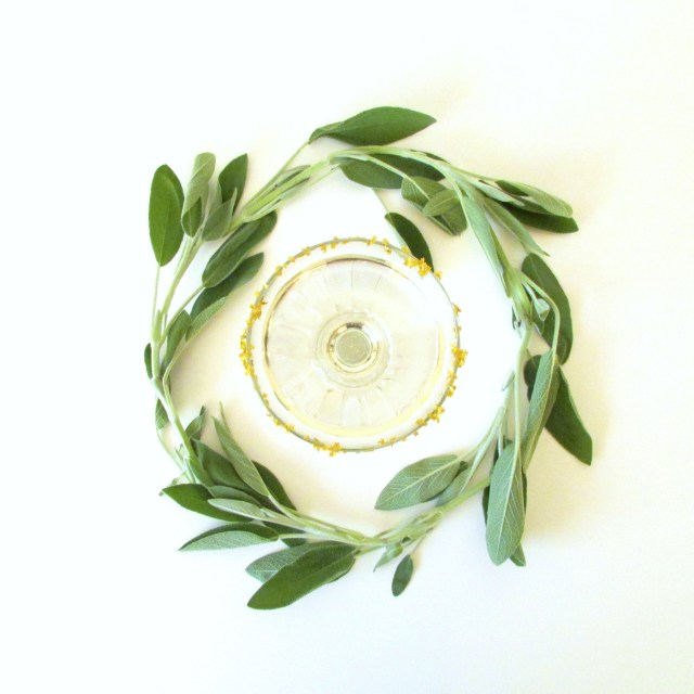 star-rimmed-holiday-glass-sage-wreath